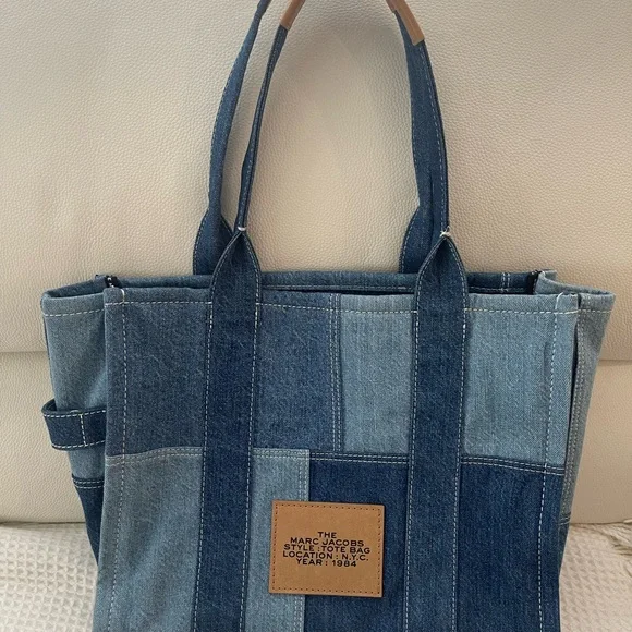 Marc Jacobs Blue Tote Bag with Sleek Design - Picture 3 of 4